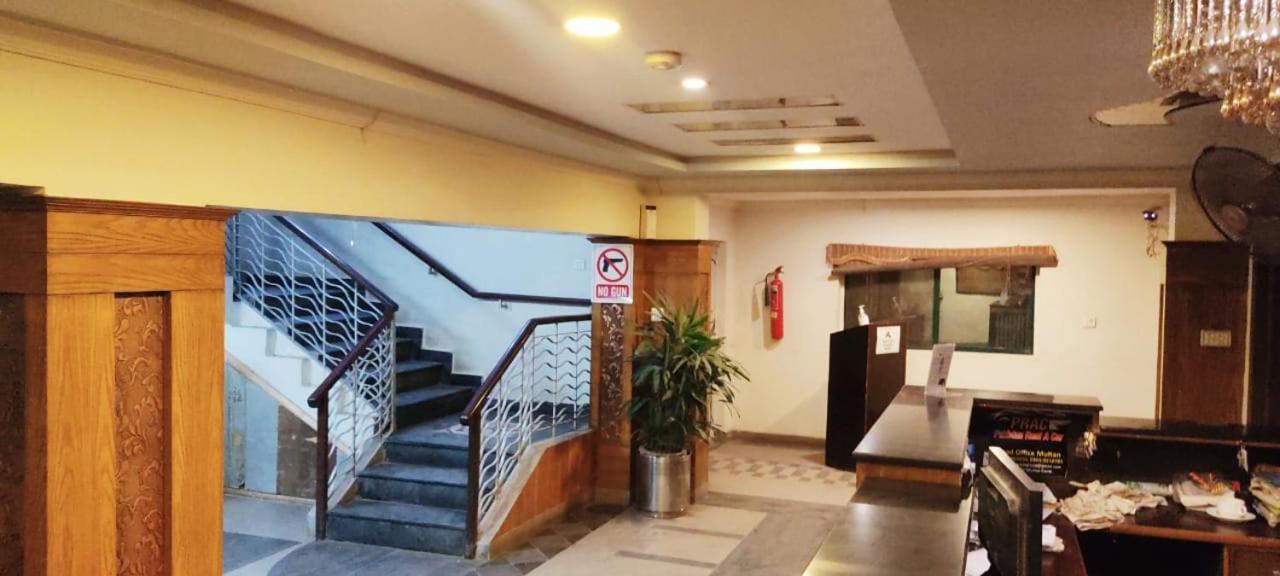 Hotel ムルターン エクステリア 写真